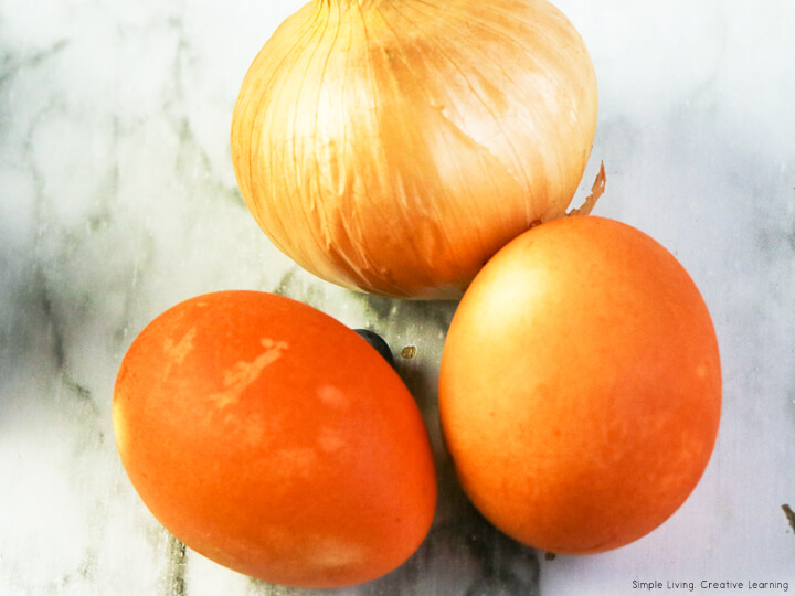 Naturally Dye Eggs for Easter