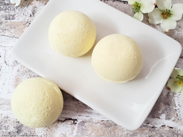 Coconut Scented Bath Bombs