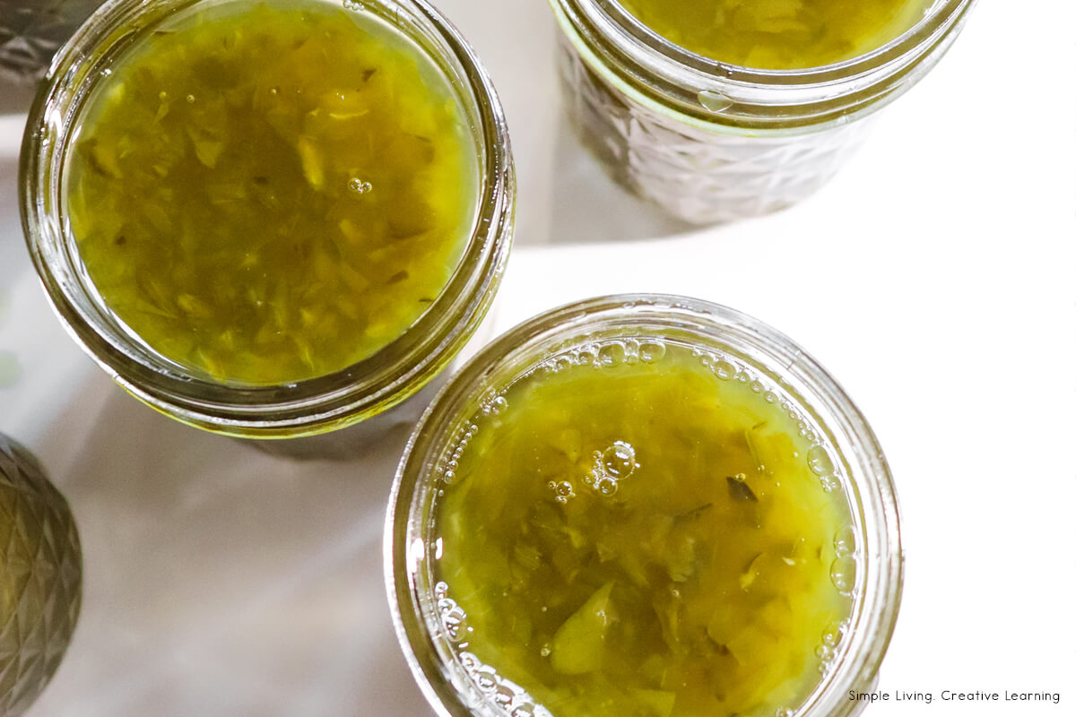 Green Pepper Jelly wiping rim