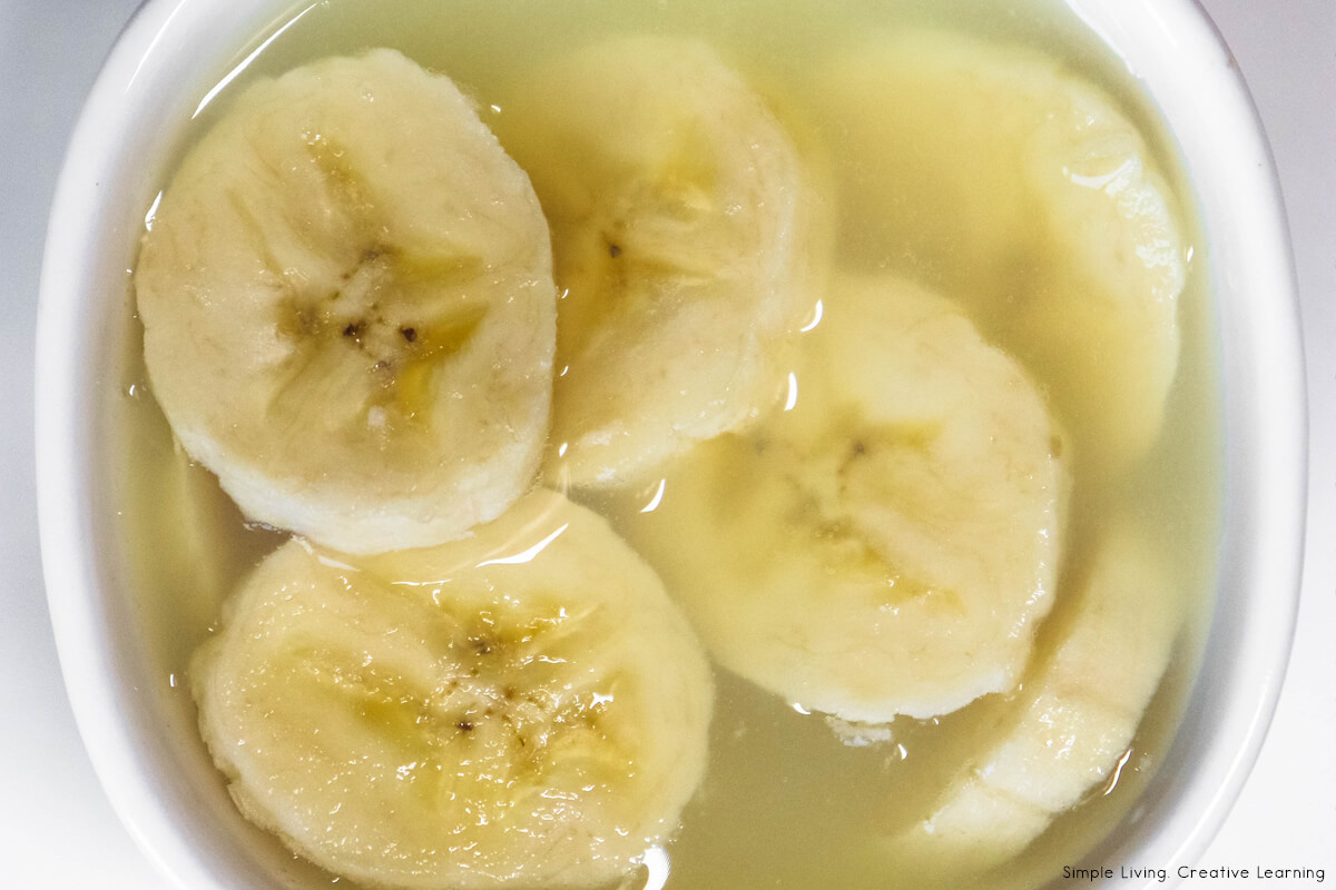 How to Dehydrate Bananas - in lemon juice