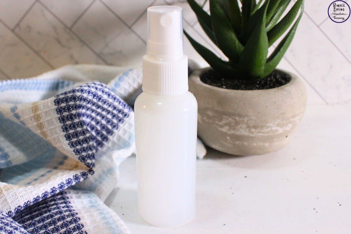 Homemade Anti Itch Spray in a bottle