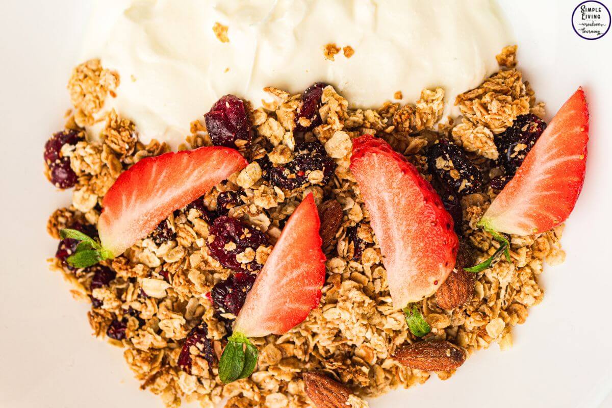 Homemade Granola Recipe with yoghurt and fruit